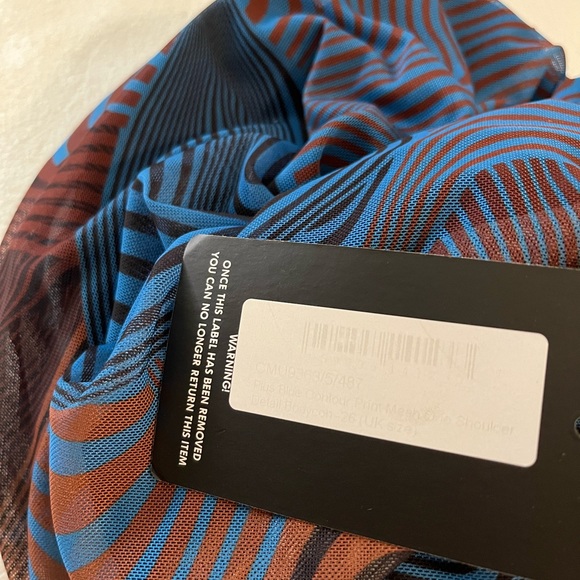 PrettyLittleThing Blue Contour Print Mesh One Shoulder Detail Bodycon plus dress - Picture 4 of 6